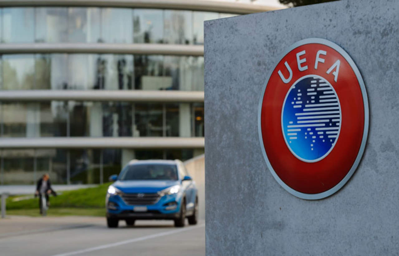La UEFA señaló que reconoce que las reglas en el fútbol internacional contra las manifestaciones políticas no están 'grabadas en piedra'. (ARCHIVO)