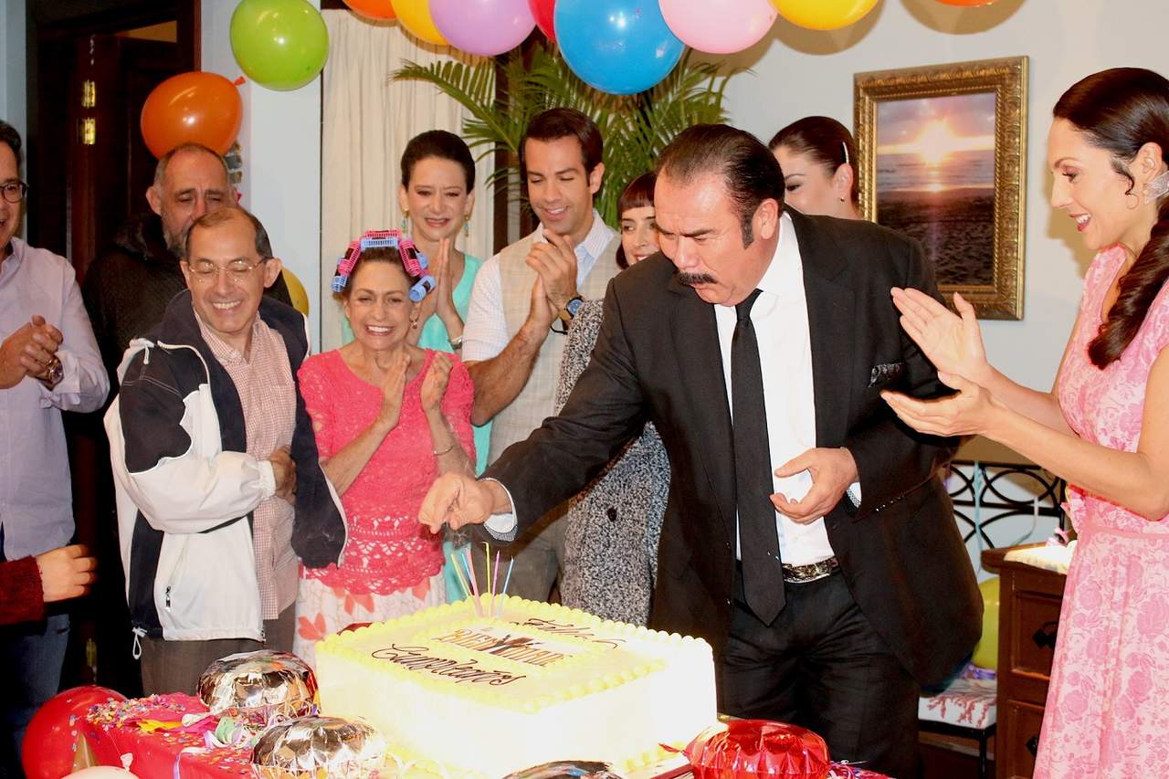 El festejo se realizó en el foro 8 de Televisa San Ángel, donde estuvieron presentes parte del elenco de esta historia. (ESPECIAL)