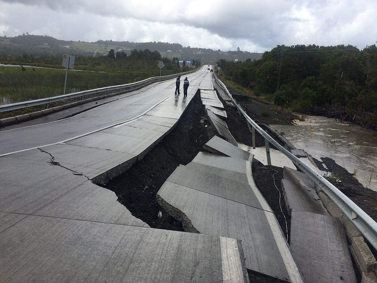 Ya se detectaron algunos daños tras el sismo. (EFE)
