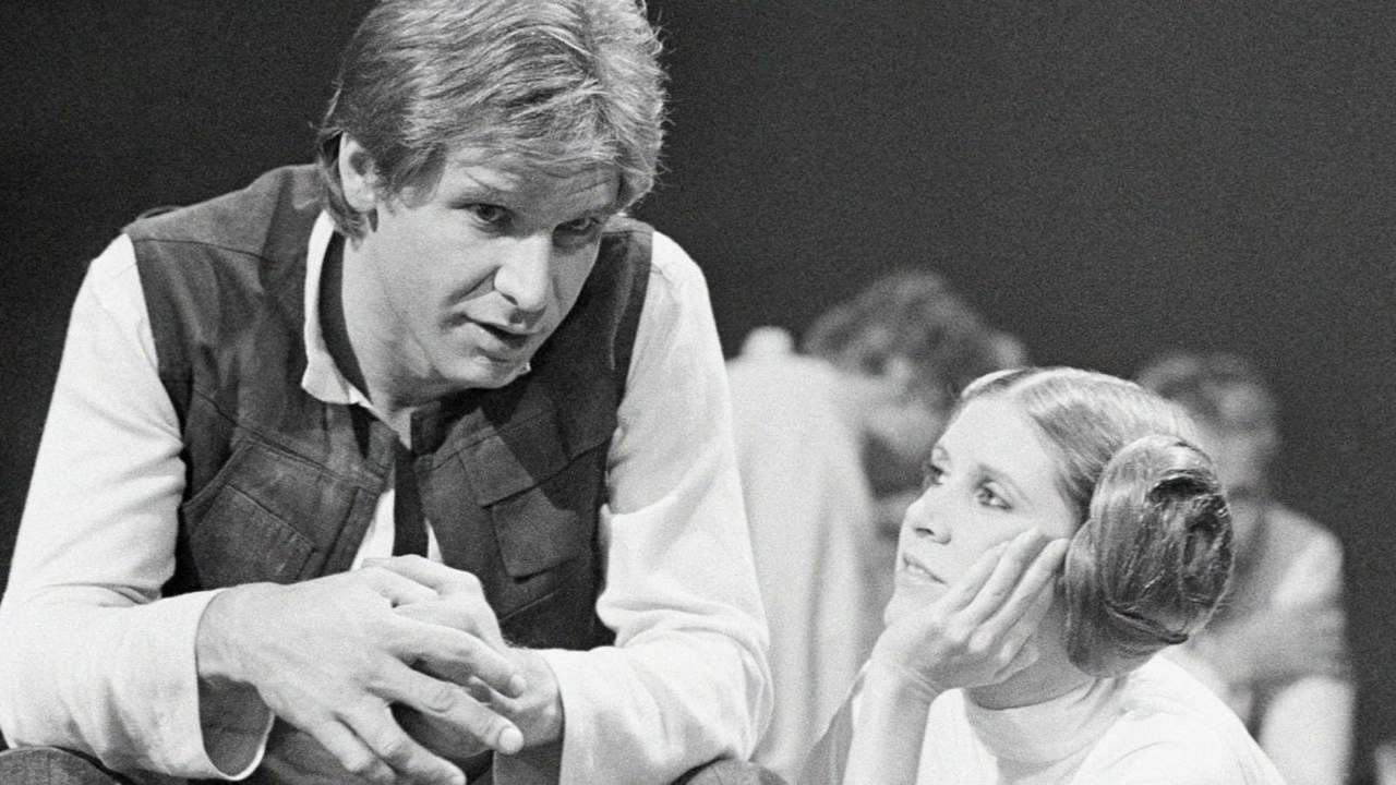 En su reciente libro 'The Princess Diarist' Carrie Fisher desveló que mantuvo una relación con Ford fuera del set durante el rodaje de 'Star Wars'. (ARCHIVO)