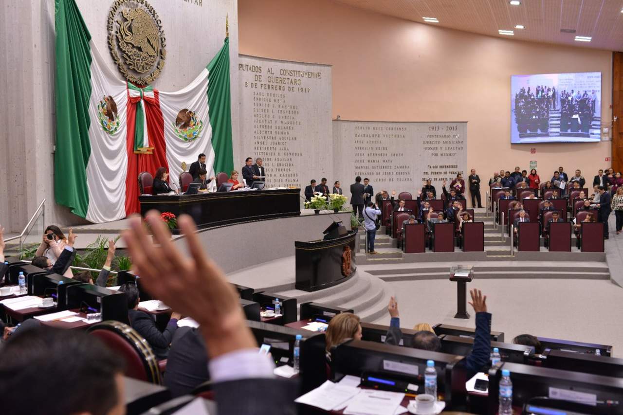 El pleno del Congreso del Estado autorizó al gobierno del panista Miguel Ángel Yunes Linares los montos de pago total, los cuales podrían modificarse si el mandatario estatal concreta una renegociación de la deuda pública. (TWITTER)