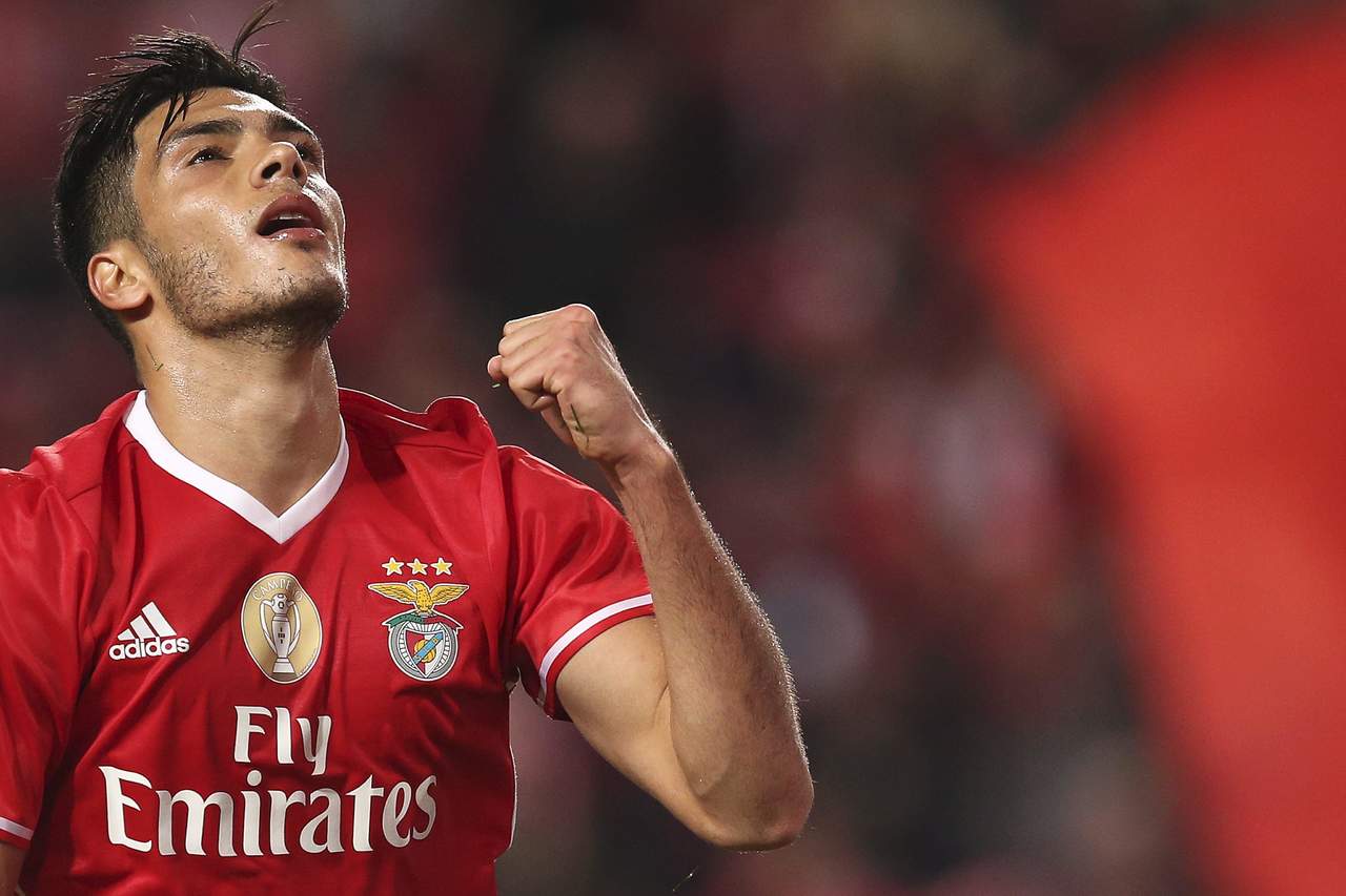 En Benfica hay incertidumbre acerca del futuro de Jiménez. 