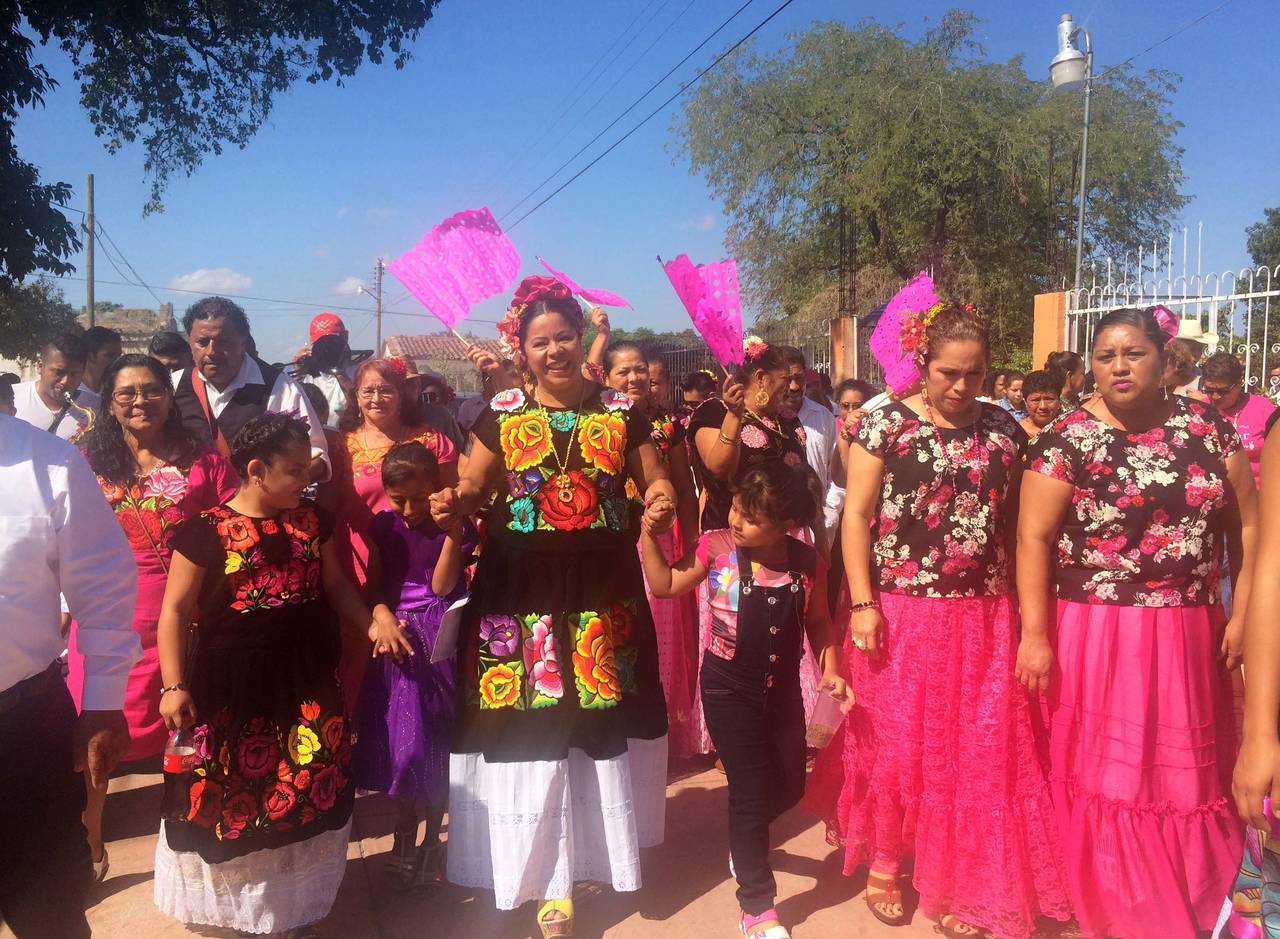 Gran logro. Por primera vez cinco mujeres zapotecas y huave rompieron la tradición.