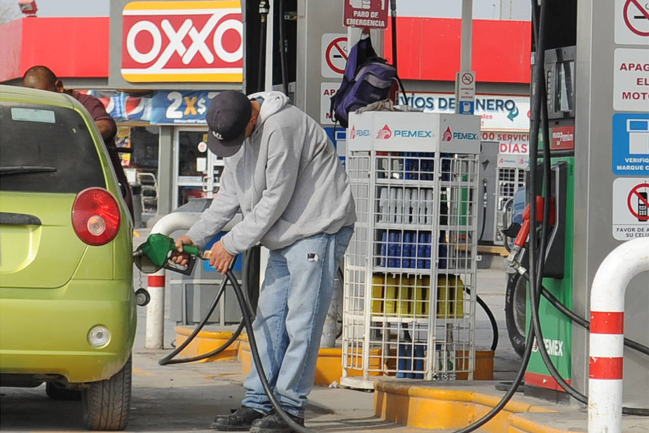 Molesta. Ciudadanía inicia el año con malestar por aumento de precios de gas y gasolina. (ARCHIVO)