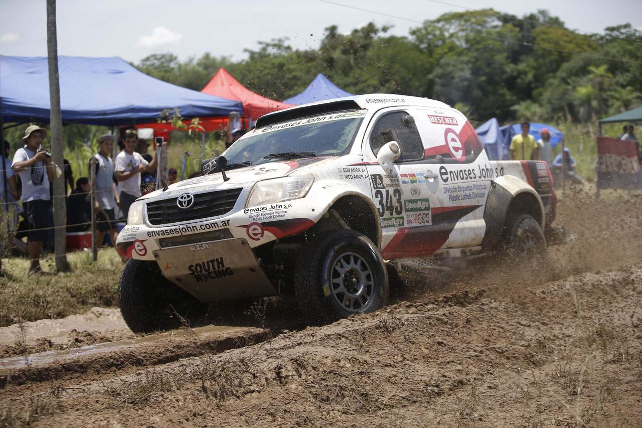 Hoy inició el Rally Dakar en Paraguay, es la única etapa que se disputará en este país. (AP)
