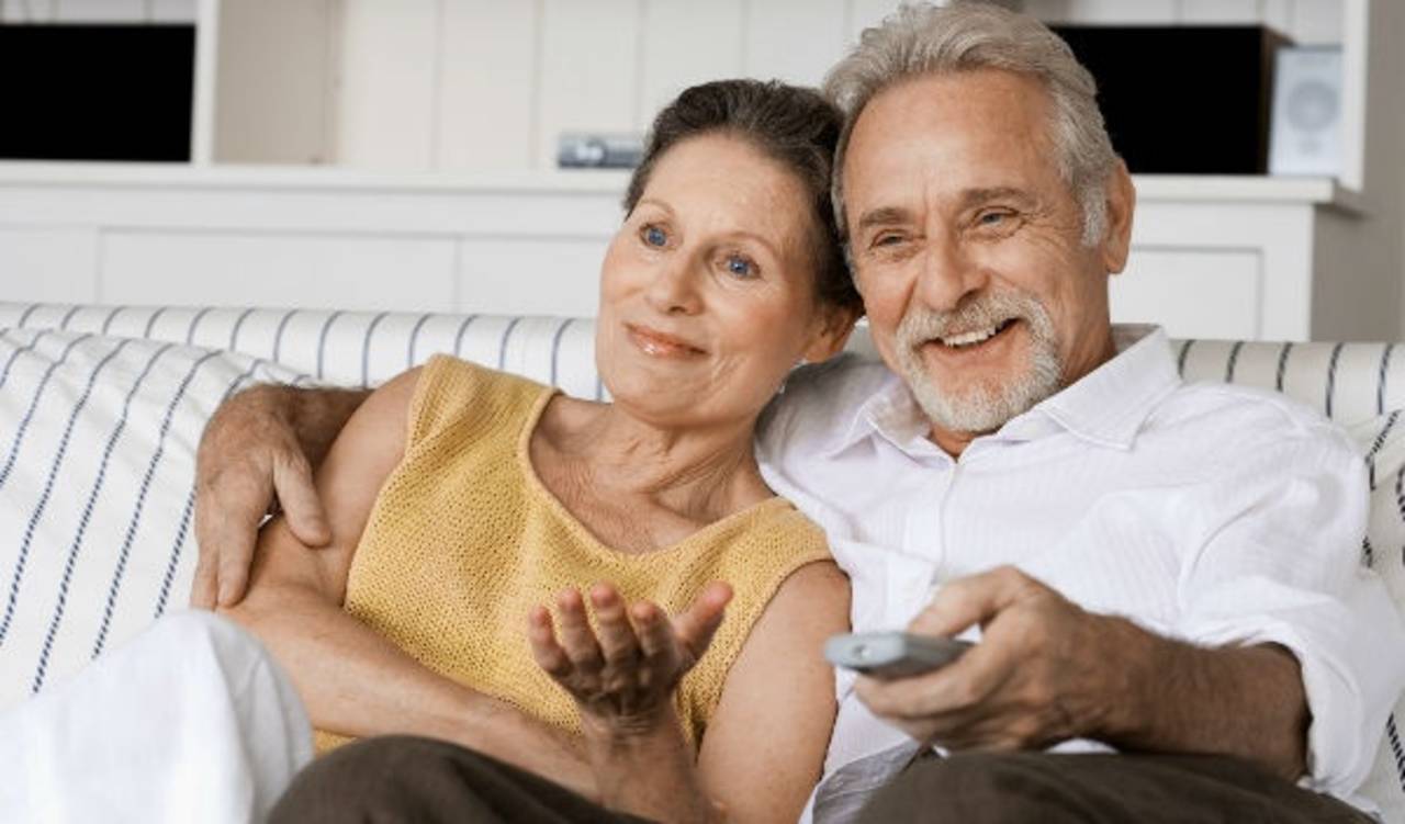 Atención. La firma EMITI lanza al mercado un servicio de atención integral de atención de emergencias para personas de la tercera edad mediante un reloj, servicio de asistencia y portal web.