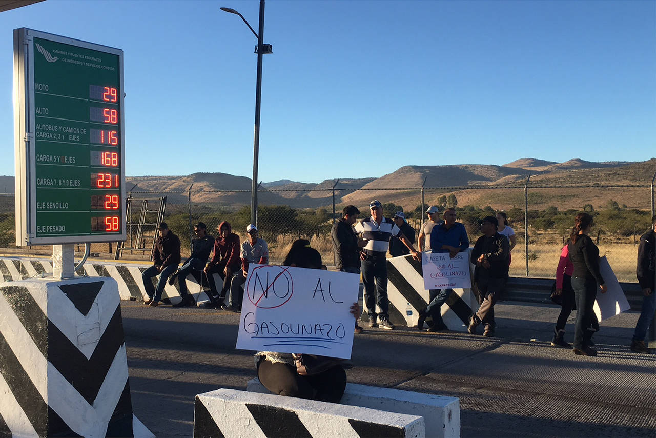 Reporte. No se desbordaron los ánimos en las carreteras de Durango, salvo la protesta vespertina de la caseta de la súper.