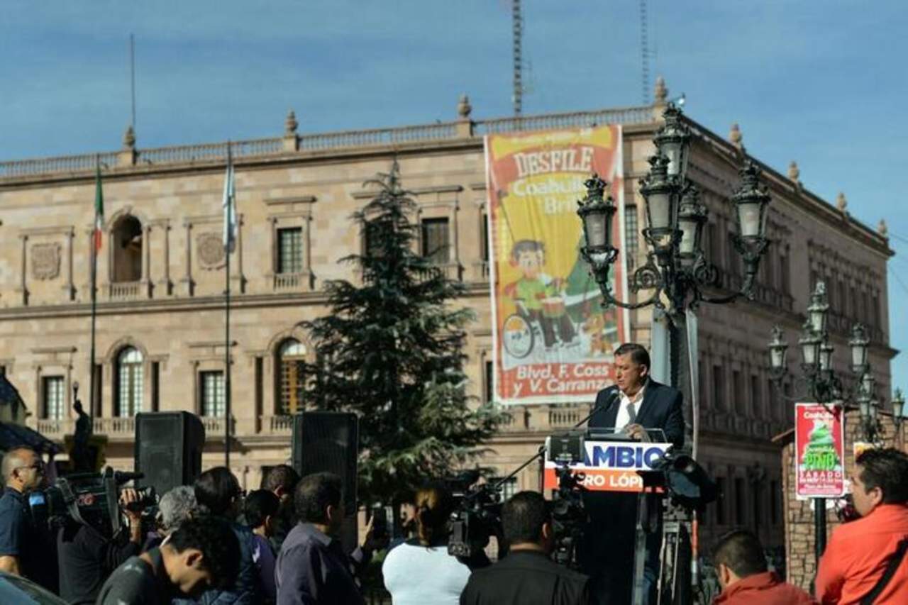 López Villarreal acudió a la Plaza de Armas en donde ofreció un discurso. (TWITTER)