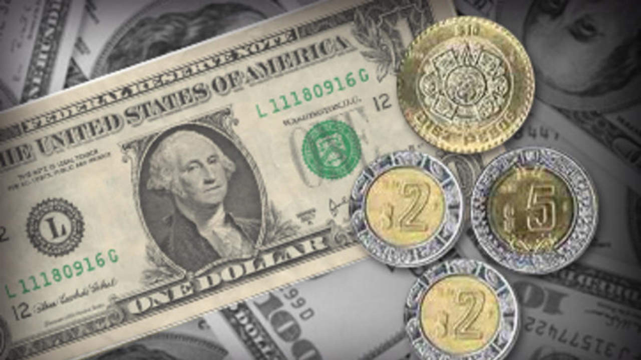 Este jueves el dólar registraba una baja de 15 centavos en la apertura al venderse en 21.60 pesos. (ARCHIVO) 