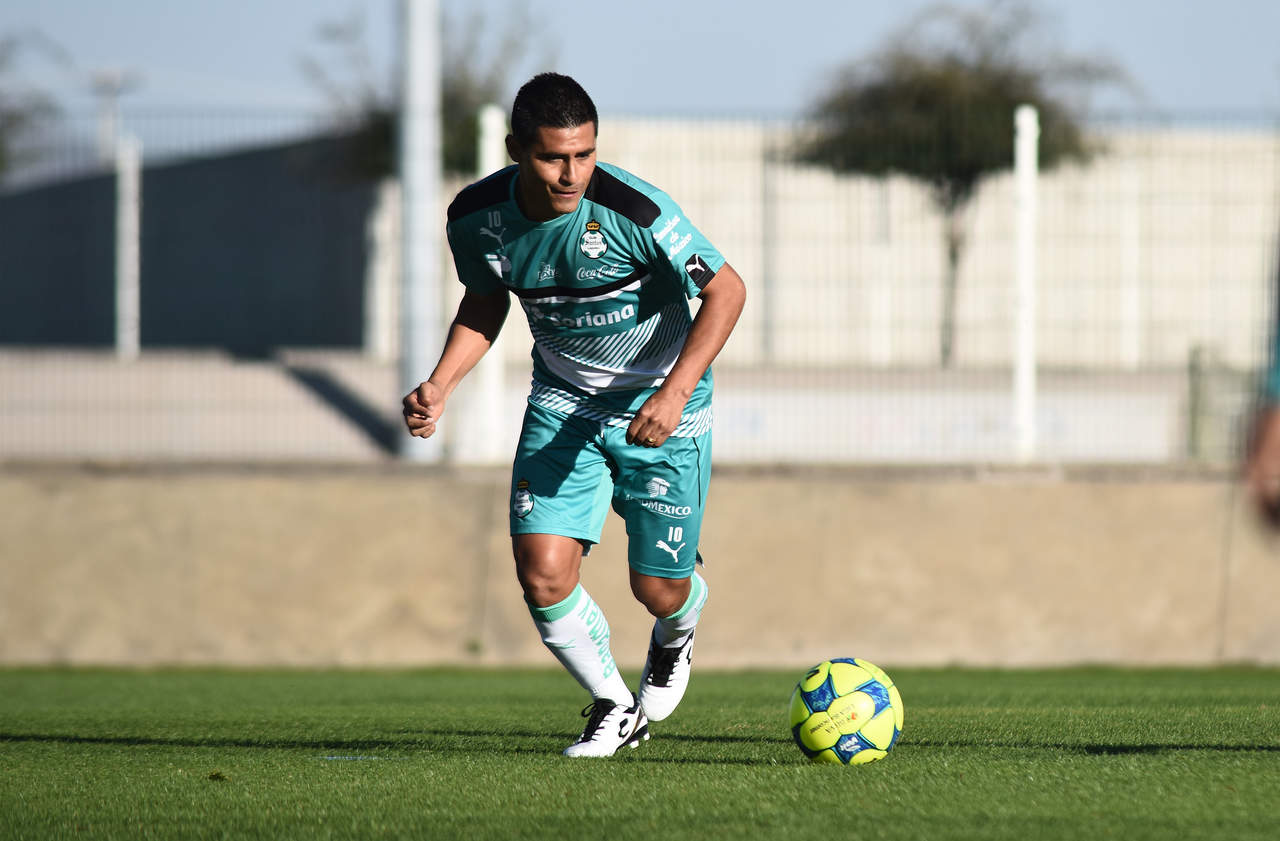  Martínez es considerado por el “Chepo” de la Torre, para jugar el próximo sábado con Santos Laguna ante el campeón Tigres UANL. (ARCHIVO) 
