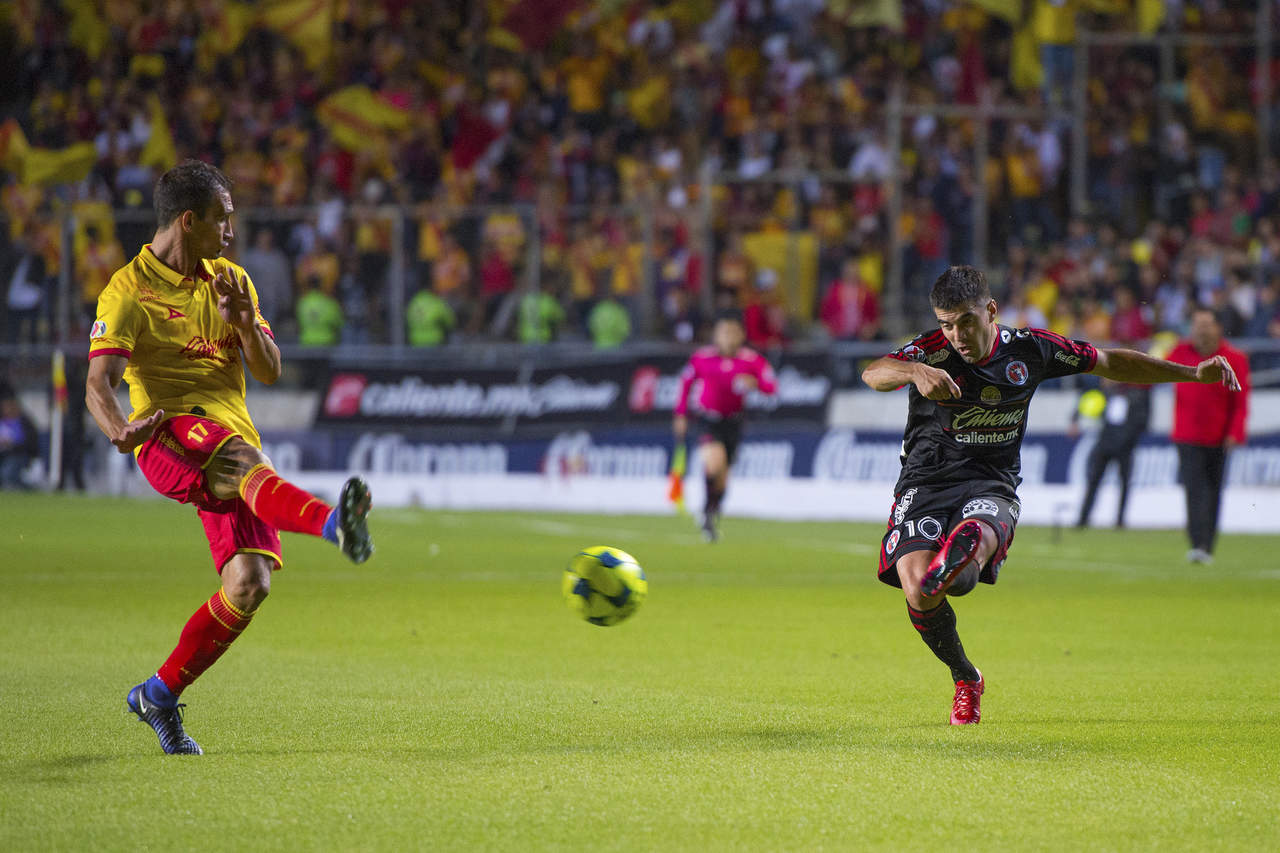 El club de fútbol Monarcas Morelia superó esta noche de sábado 2-0 a Xoloitzcuintles de Tijuana. (JAMMEDIA)