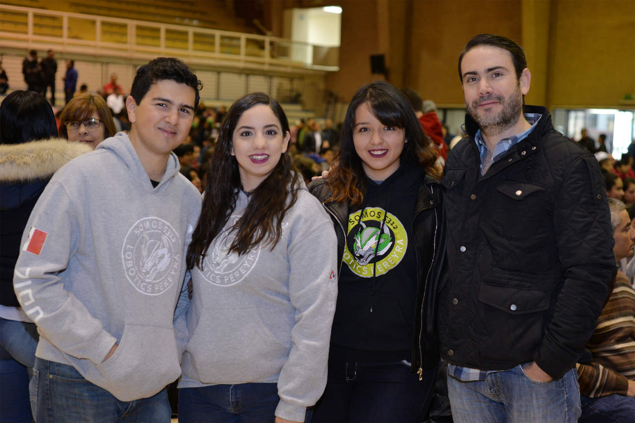 Arturo, Andrea, Alejandra y Mauricio.
