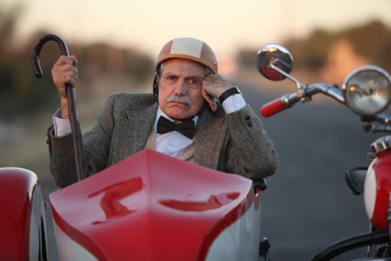 La película retrata la situación de don Servando, interpretado por Héctor Bonilla, un hombre de 85 años que es expulsado del asilo en donde vive por su mal carácter y actitudes groseras. (ESPECIAL)
