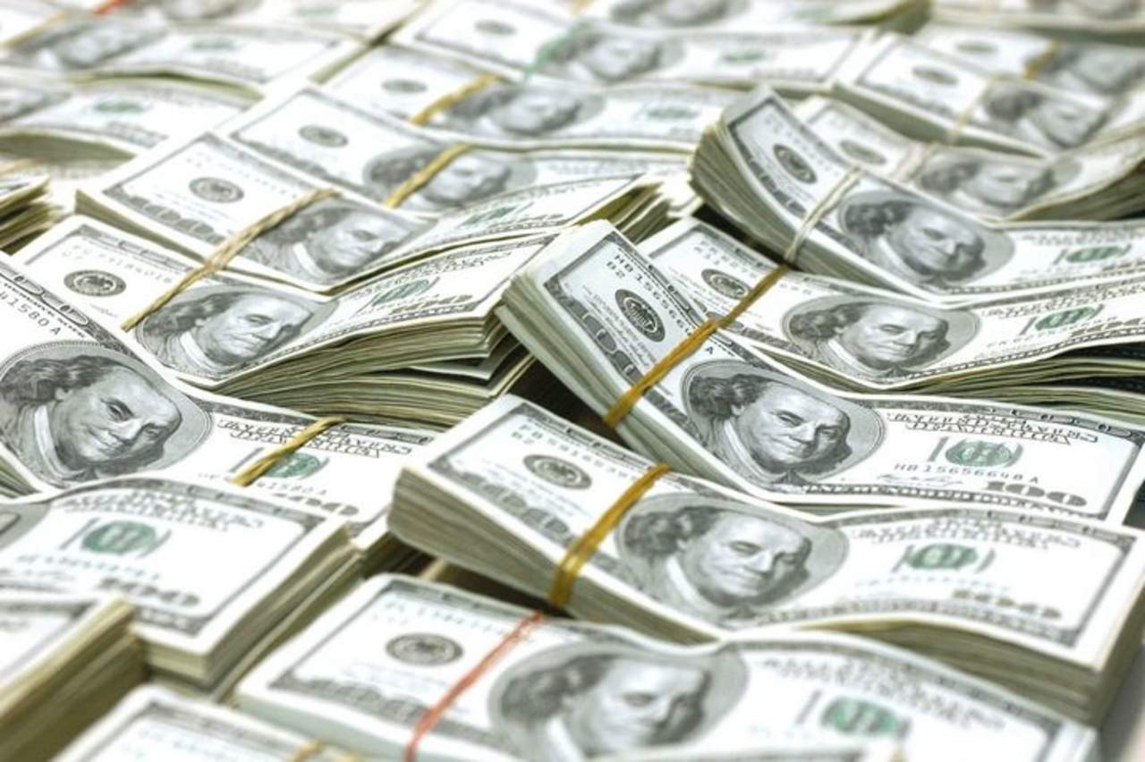La Comisión de Cambios, conformada por Banxico y la Secretaría de Hacienda, subastó dólares discrecionalmente “con la finalidad de proveer liquidez y atenuar la volatilidad que se ha observado en días recientes”. (ARCHIVO)