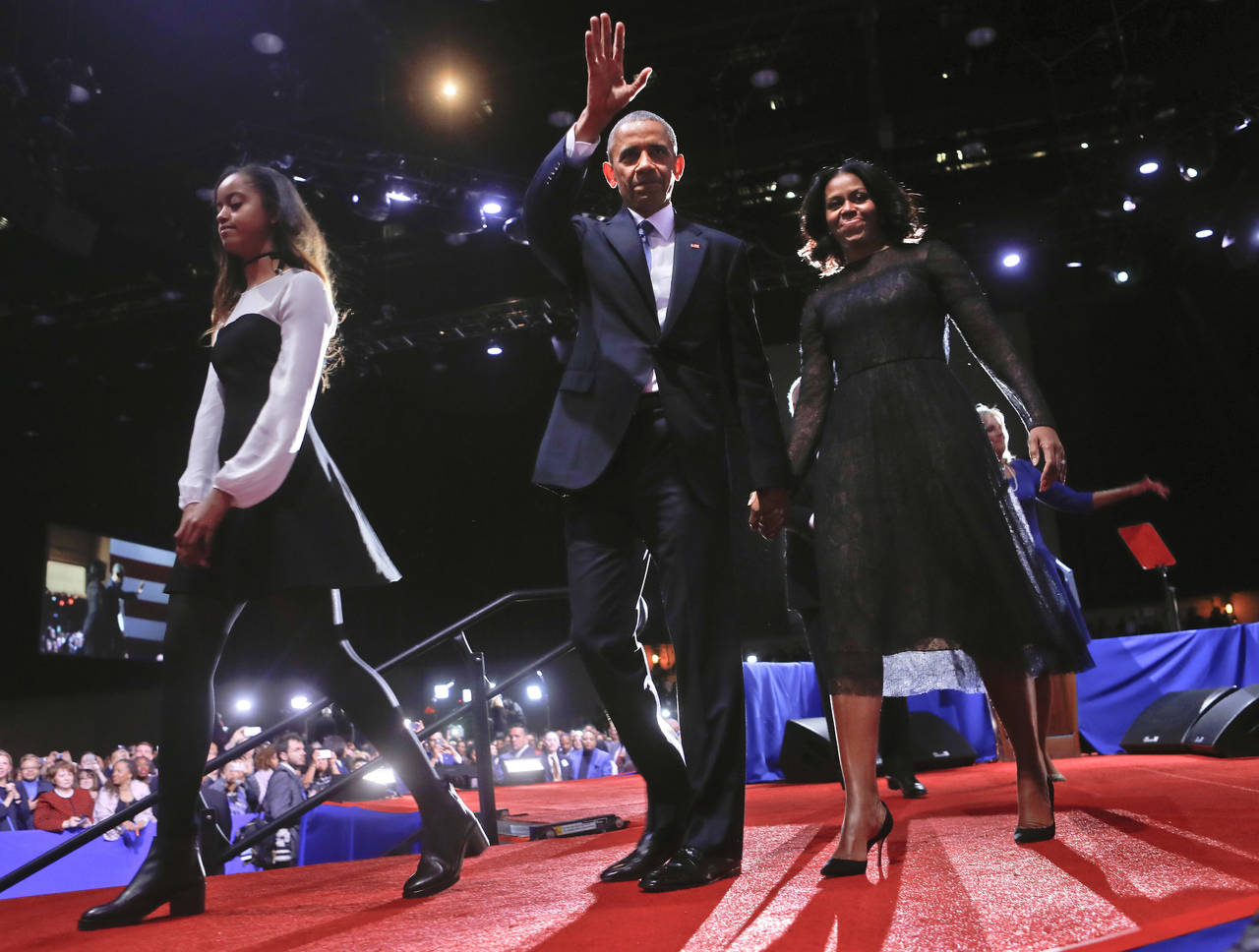 Pendiente. Barack Obama acompañado por su esposa Michelle y su hija Malia. El primer presidente afroamericano de Estados Unidos reconoció que, pese al carácter histórico que representó su elección, el racismo sigue vivo en el país. 