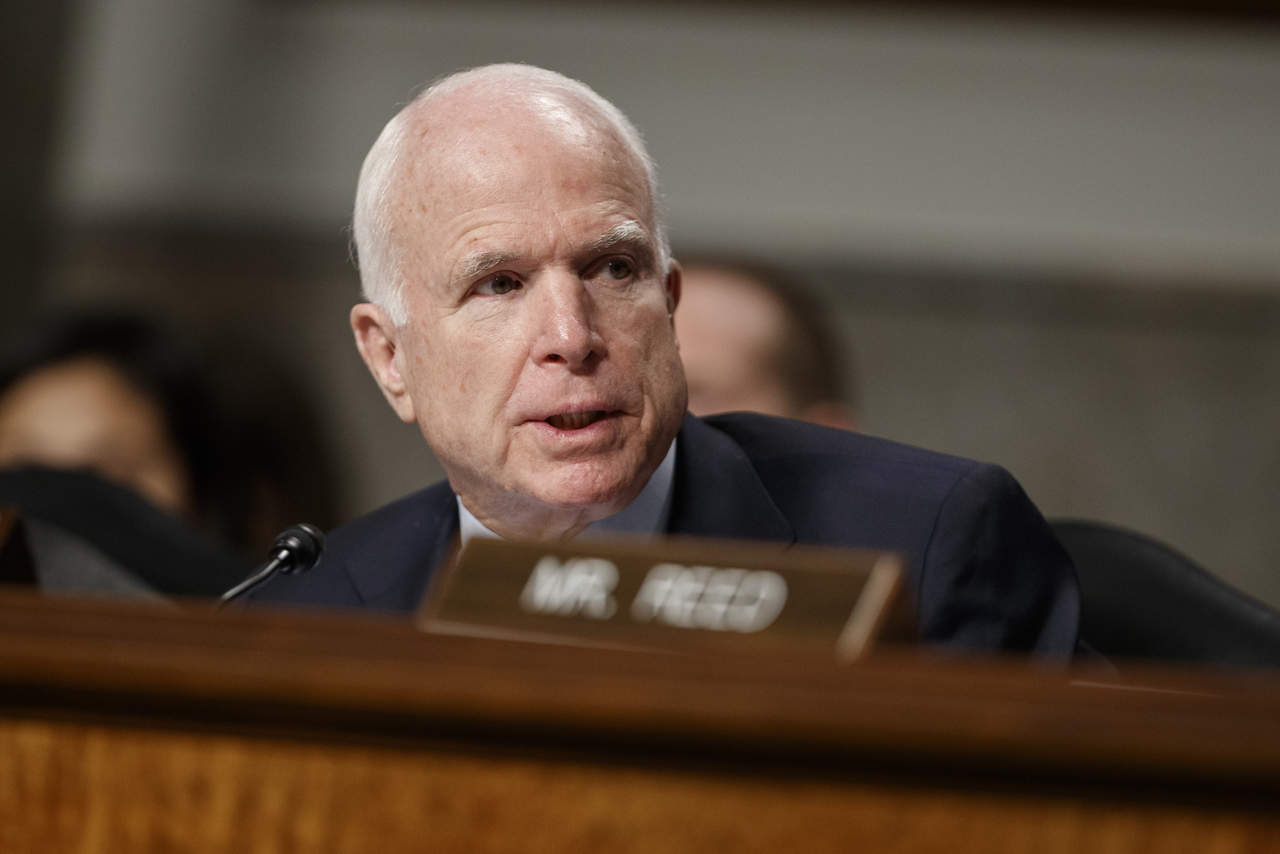 Senador McCain estaría enterado de reporte sobre Trump