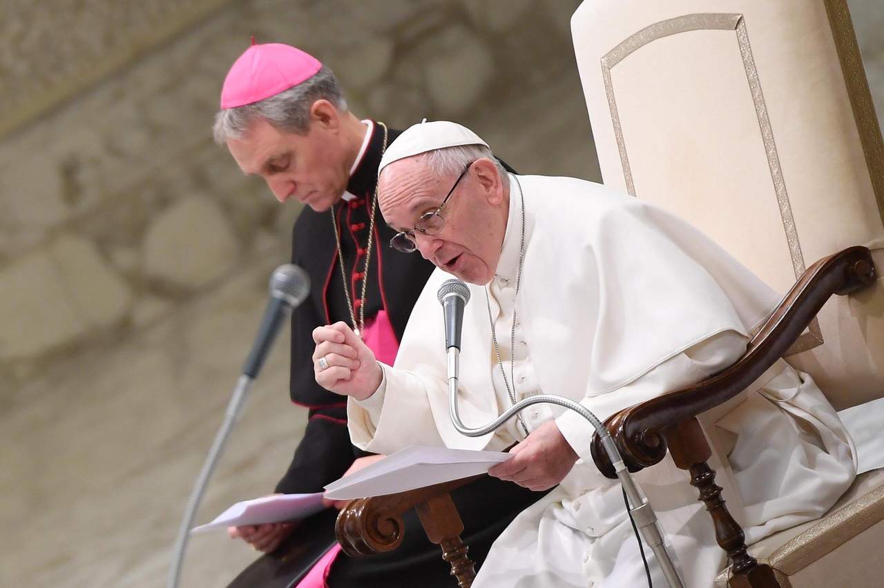 'Estupidez', confiar en videntes y adivinos: Papa Francisco
