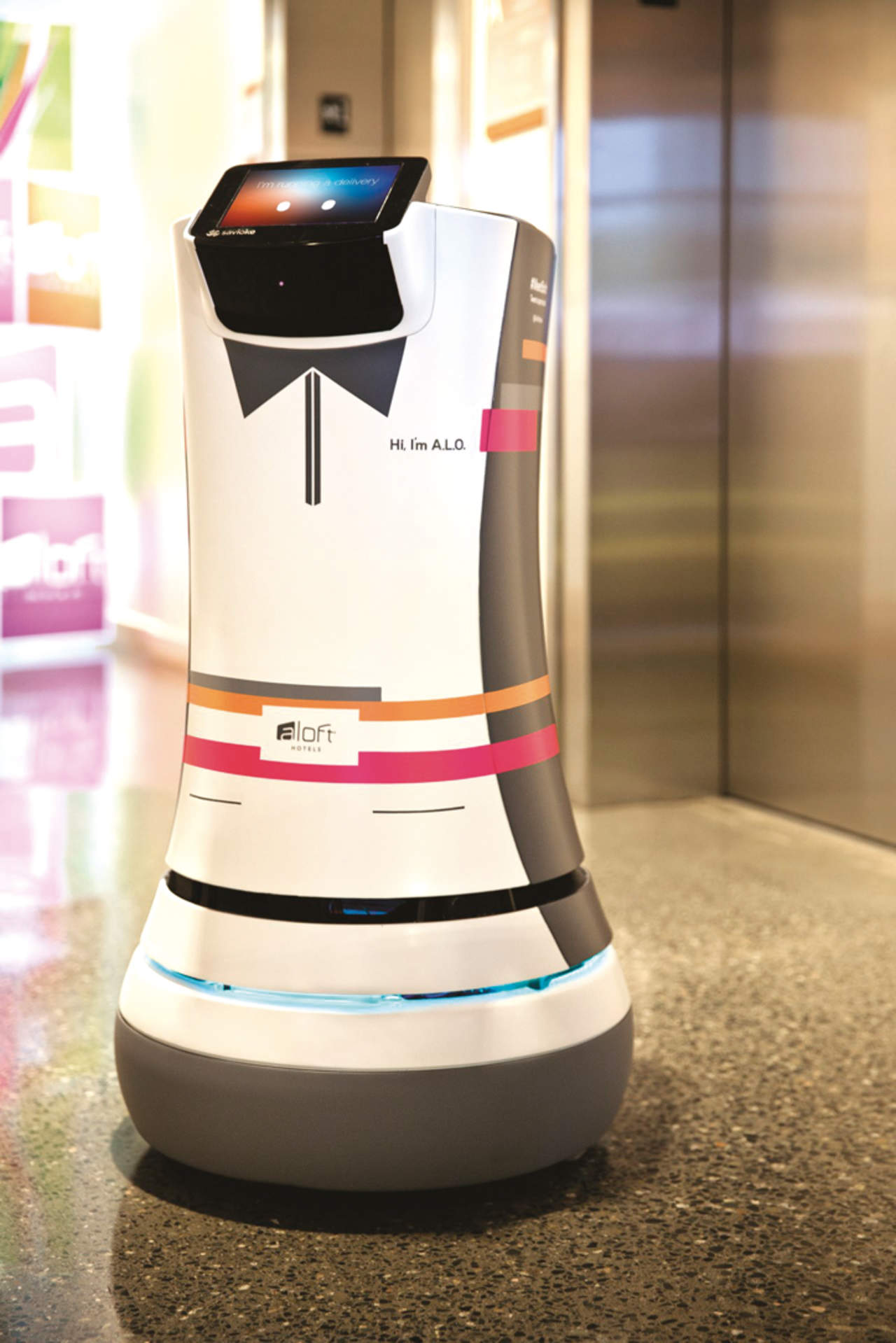 Aloft Cupertino cuenta con un mayordomo robot que ofrece servicio de conserjería. Foto: Libertad Digital