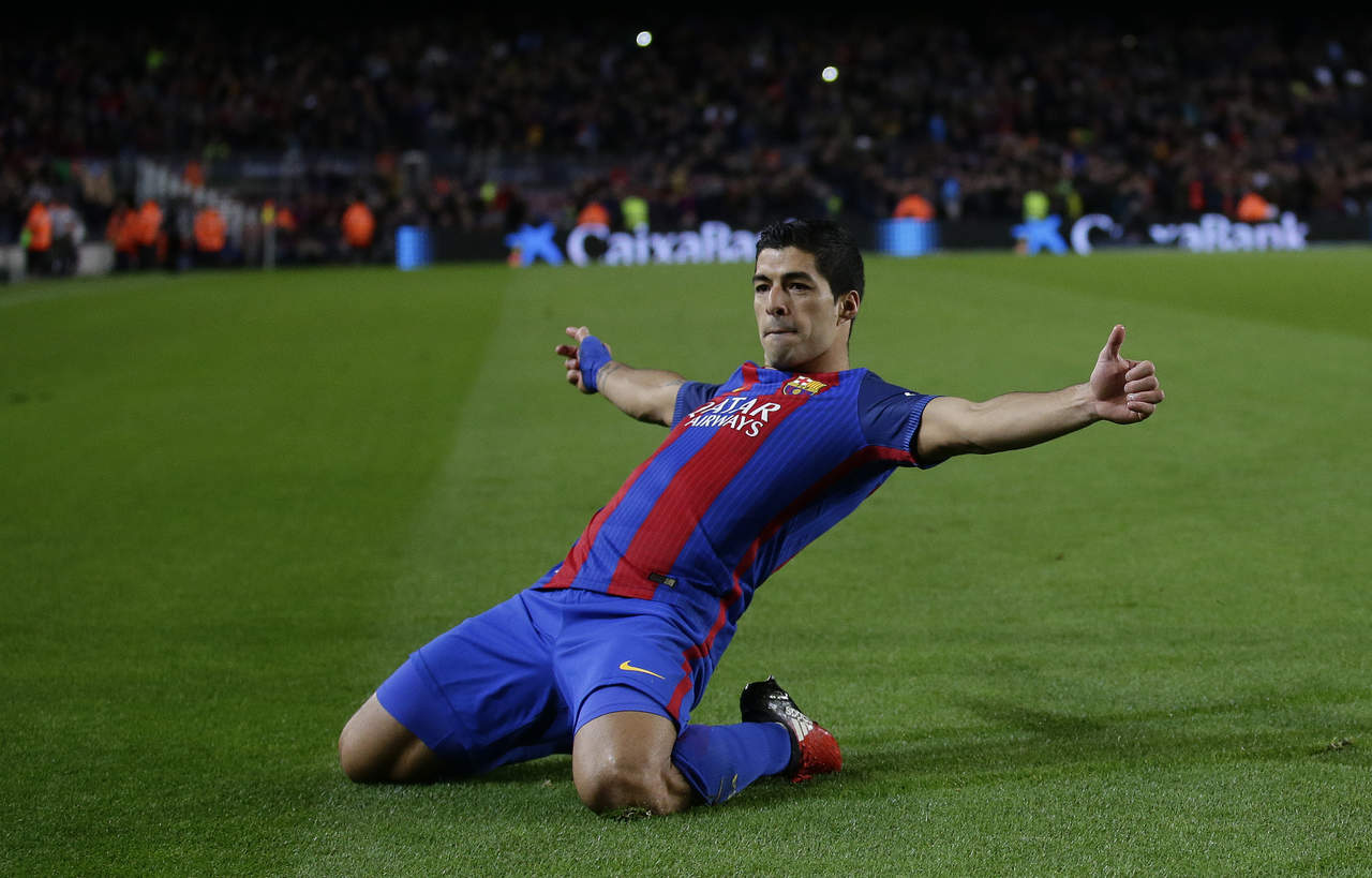 Luis Suárez anotó el primer tanto del Barcelona. El uruguayo, Messi y Neymar llegaron a 302 goles con el Barcelona. (AP)