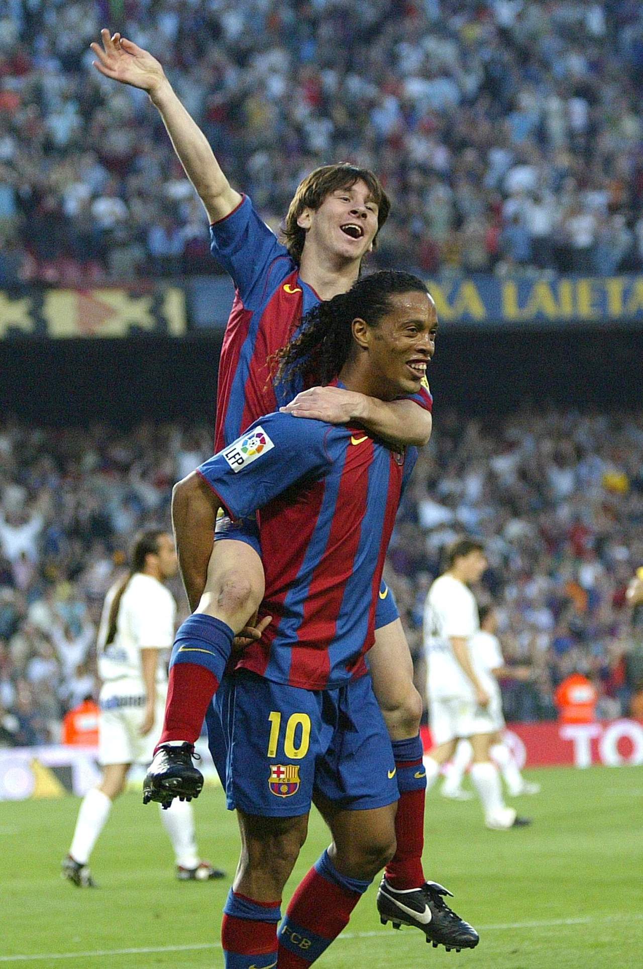 Relata como, en el momento que Messi llegó a la cancha grande del Barcelona, le dio el mismo consejo que le dio a él su padre.
