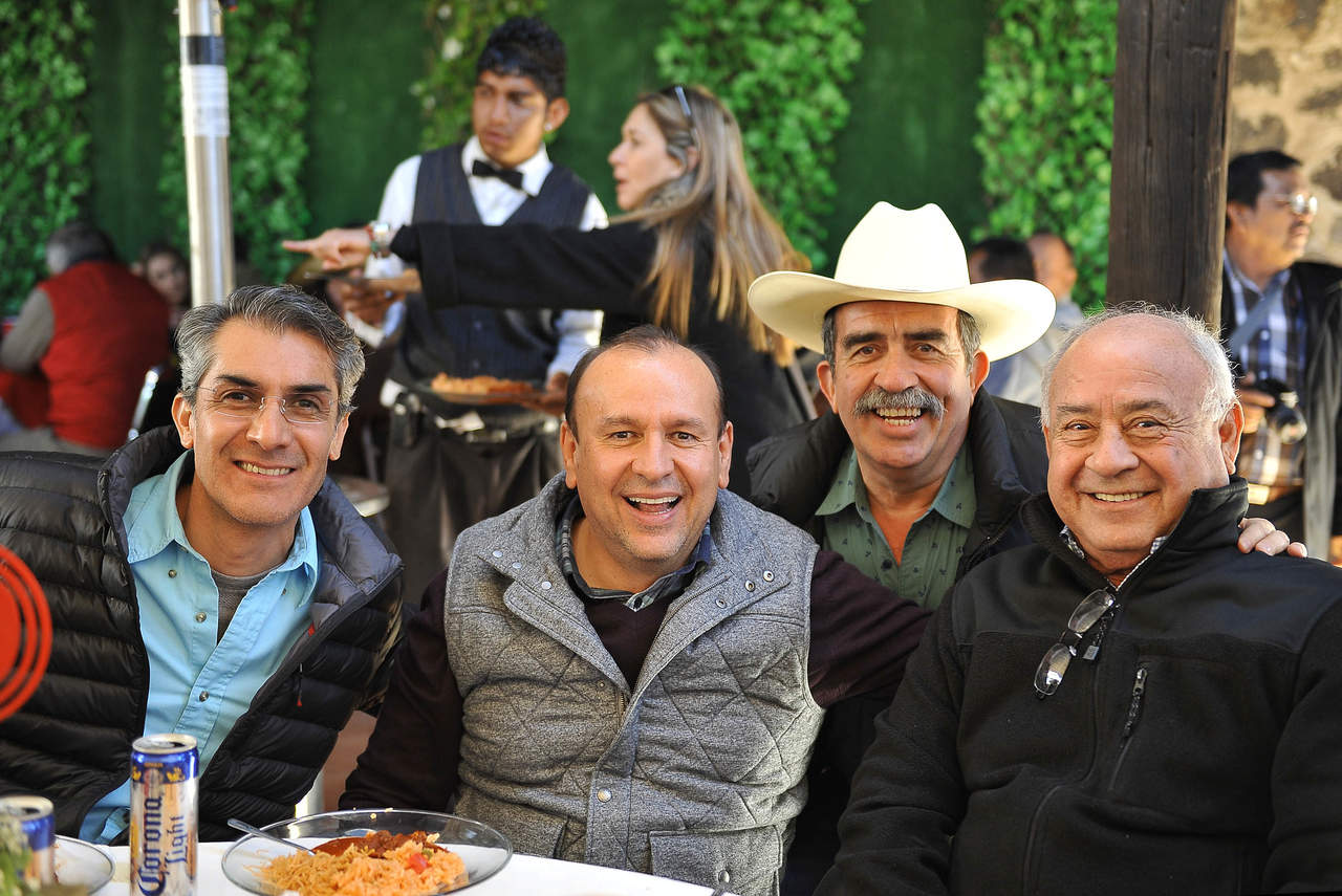 Antonio, Tolano, Ernesto y Edgardo.
