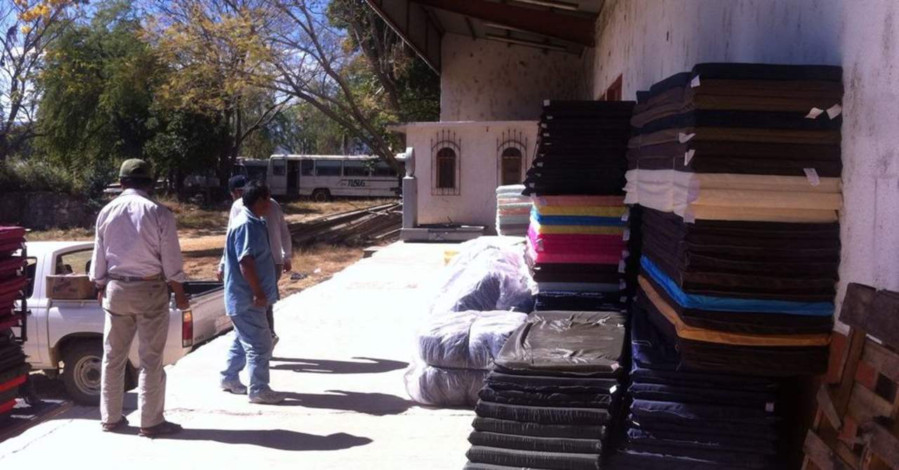 Informó que el DIF estatal y otras dependencias llevaron el jueves cobertores, colchonetas y víveres a las personas desplazadas de Guadalupe Victoria en Juquila Mixe y en San Pedro Ocotepec. (TWITTER)