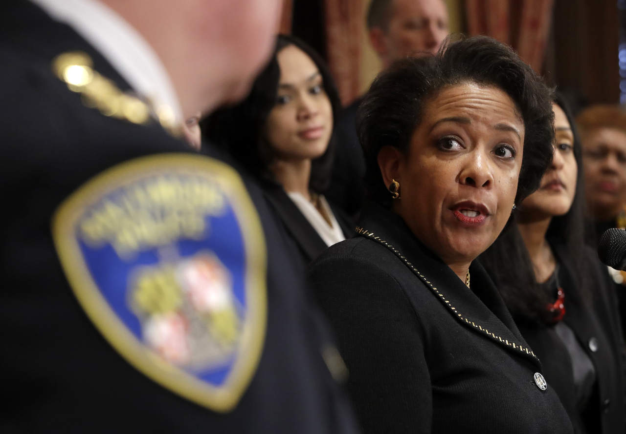 El uso 'irracional' del uso excesivo de fuera, dijo Lynch en conferencia de prensa en Chicago, es resultado de 'deficiencias sistémicas en la capacitación y la rendición de cuentas' en el Departamento de Policía de Chicago. (ARCHIVO)