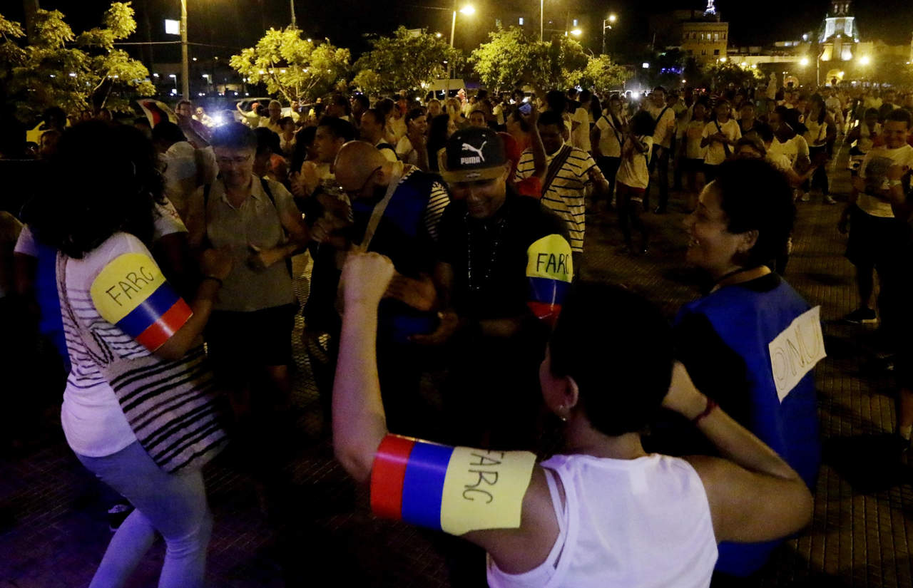 El baile de los observadores, muy criticado por la oposición, llevó días después a la Misión de la ONU en Colombia a retirar del país a tres de los que participaron en el festejo y a su supervisor. (EFE)
