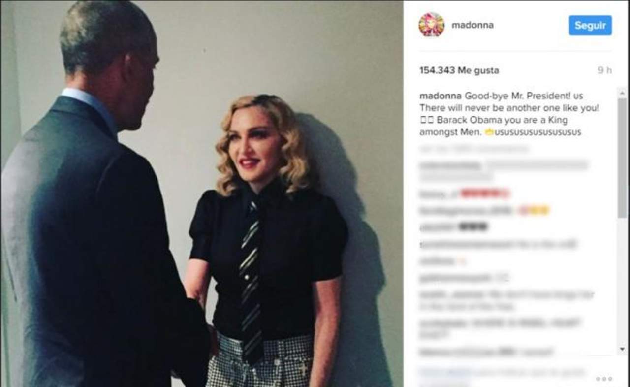 Contra Trump. 'La Reina del Pop' compartió también en su cuenta de Instagram una fotografía en la que aparece mirando a Barack Obama. (INSTAGRAM)