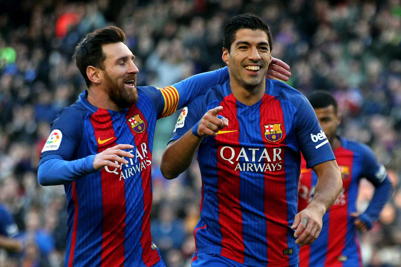 Messi y Suárez han marcado 14 goles en lo que va de la temporada. (EFE)