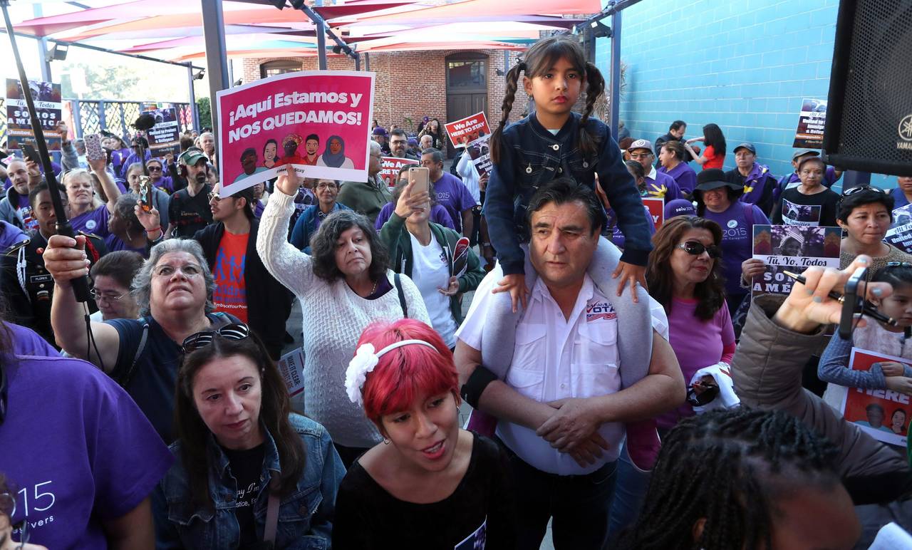 Unidos. Centenares de personas participaron en una manifestación a favor de los inmigrantes en Los Ángeles, una de muchas movilizaciones de su tipo efectuadas en diversas partes de EU.