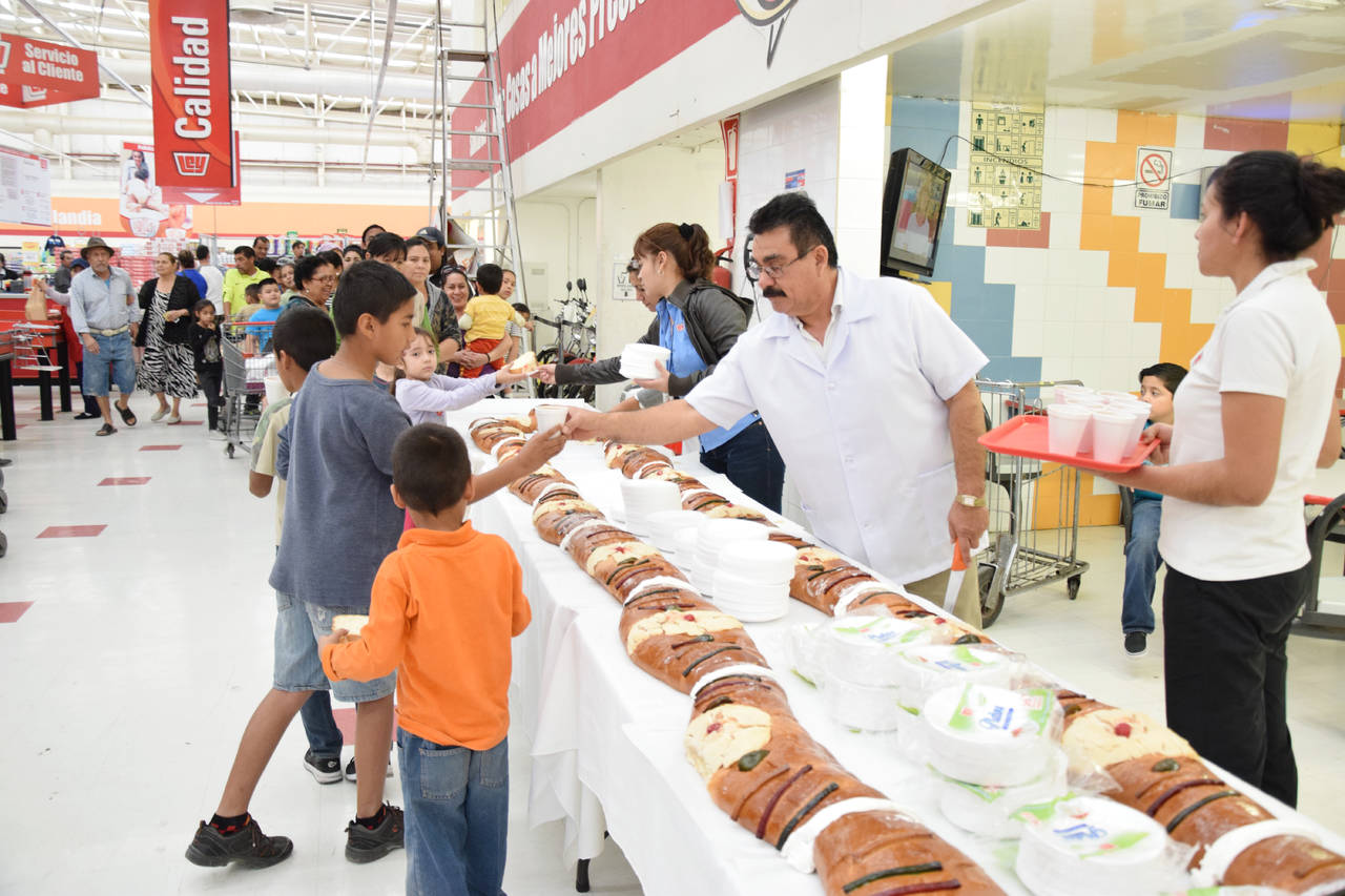 Celebración. Casa Ley Jabonera celebró Día de Reyes con una rosca de 18 metros 