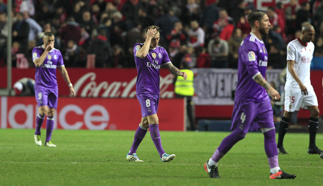 Real Madrid ganaba, pero Sevilla le dio la vuelta al marcador en las postrimerías del duelo. (AP)