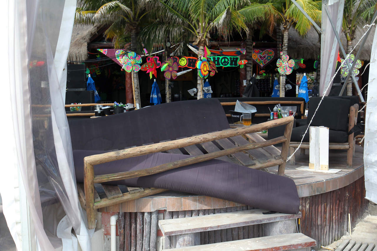 Cinco personas fallecieron en el ataque al bar Blue Parrot de Playa del Carmen. (EFE)