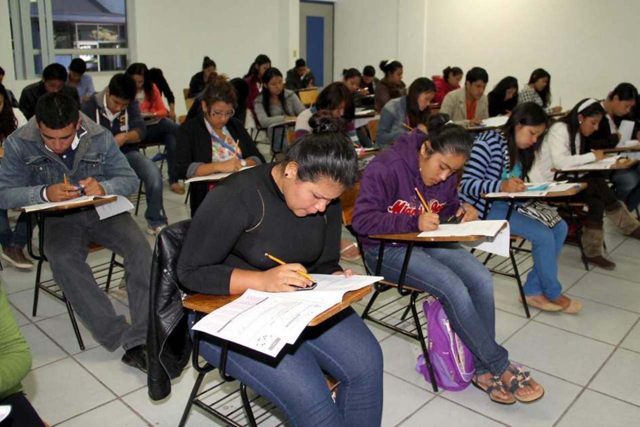 Resaltó que de acuerdo con investigaciones en los últimos 10 años, los estudiantes son invisibles en las escuelas mexicanas, debido a la falta de programas de apoyo al español académico. (ESPECIAL)