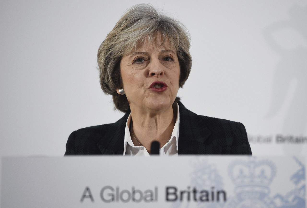 La primera ministra aceptó que el Reino Unido probablemente tenga que continuar haciendo contribuciones a la UE una vez abandone el bloque, dependiendo del acuerdo que negocie, pero estas serán 'relativamente pequeñas'. (EFE)