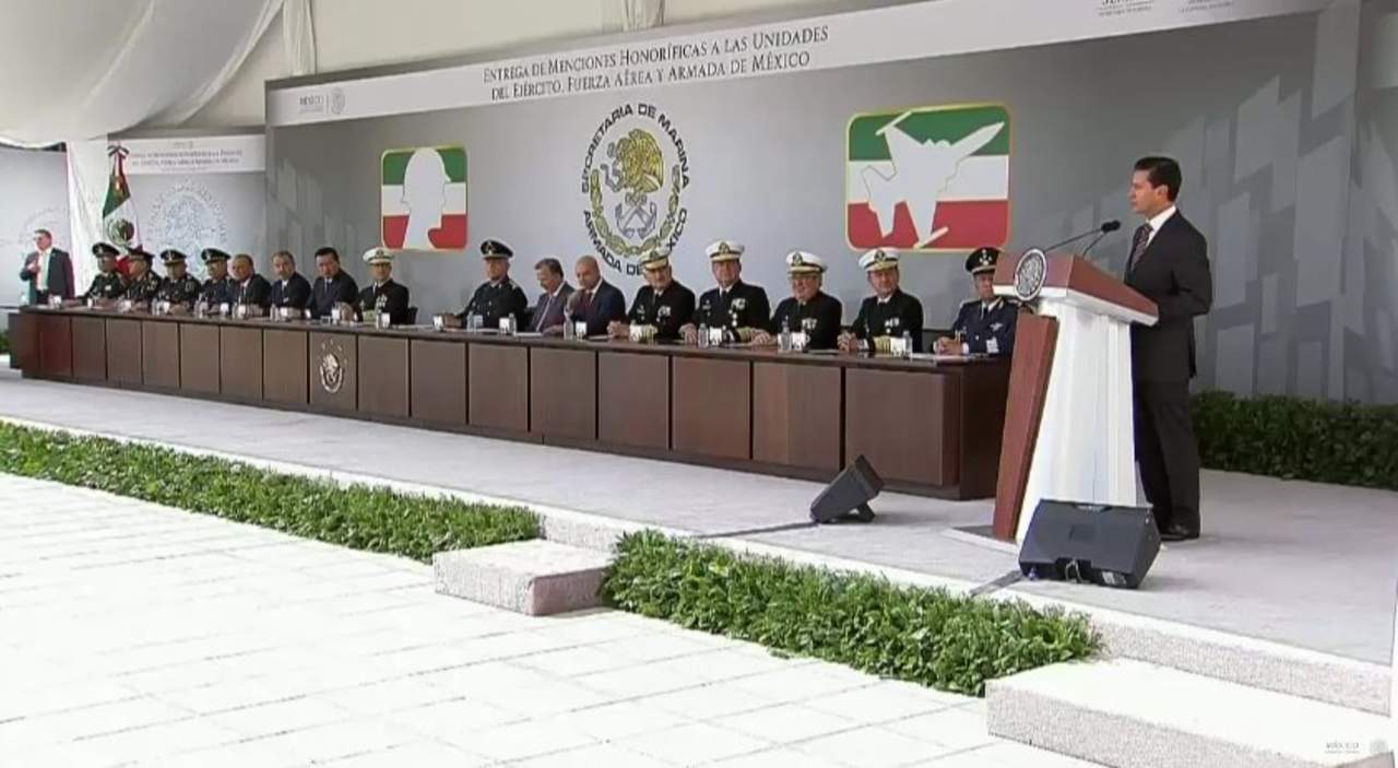 Peña Nieto dijo: “cuando hablo de unidad nacional tengo como gran referente el espíritu de cuerpo que une e identifica a los integrantes de los institutos armados”. (ESPECIAL)


