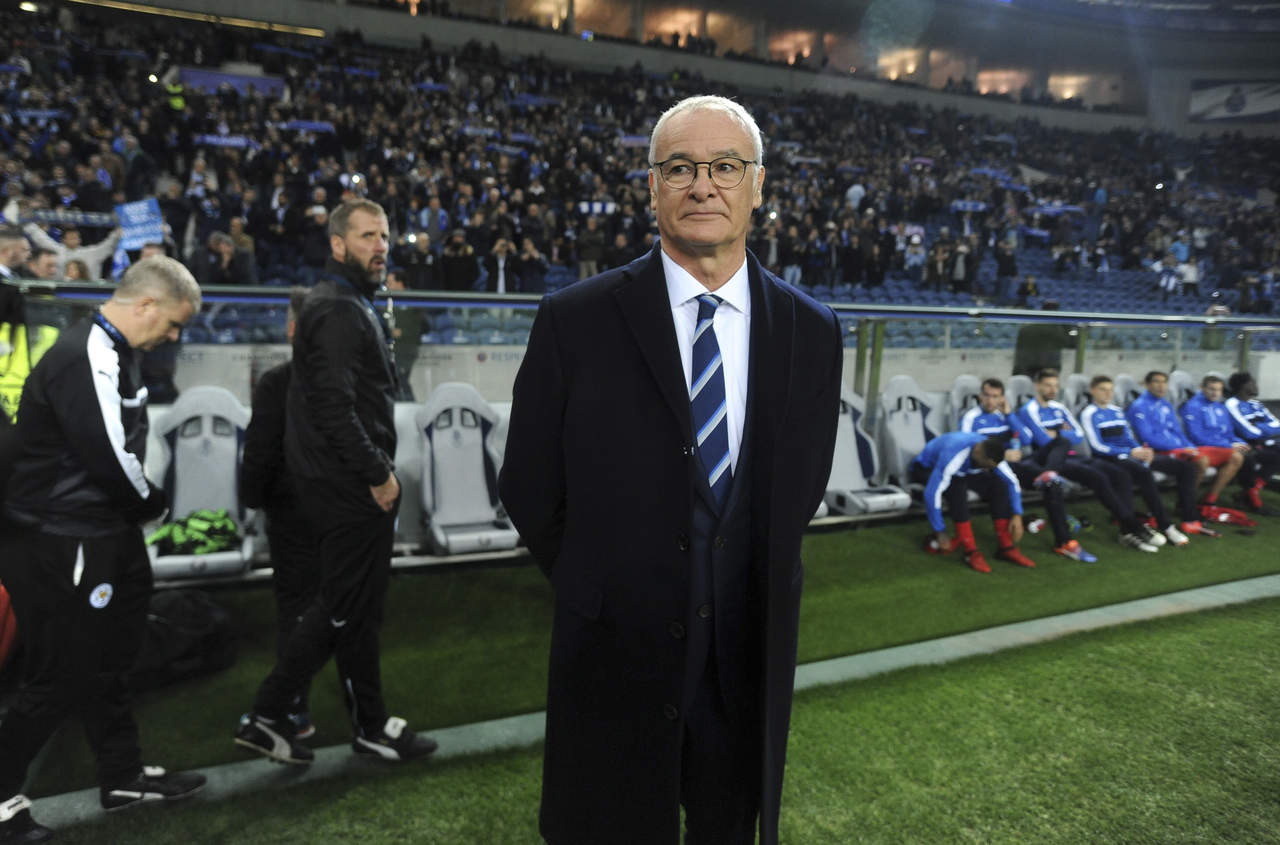 Claudio Ranieri llevó al Leicester al título en la temporada pasada. (Archivo)