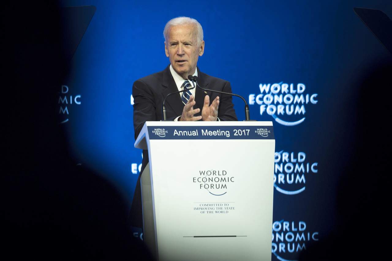 Biden aseveró que “el señor Putin tiene otra visión del futuro otra en la que Rusia busca un regreso al poder militar, a la corrupción y la delincuencia debilitando a sus vecinos”. (EFE)