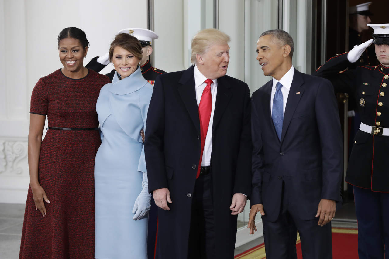 Barack y Michelle compartirán el té con Trump y Melania en un tradicional acto de bienvenida. (AP)