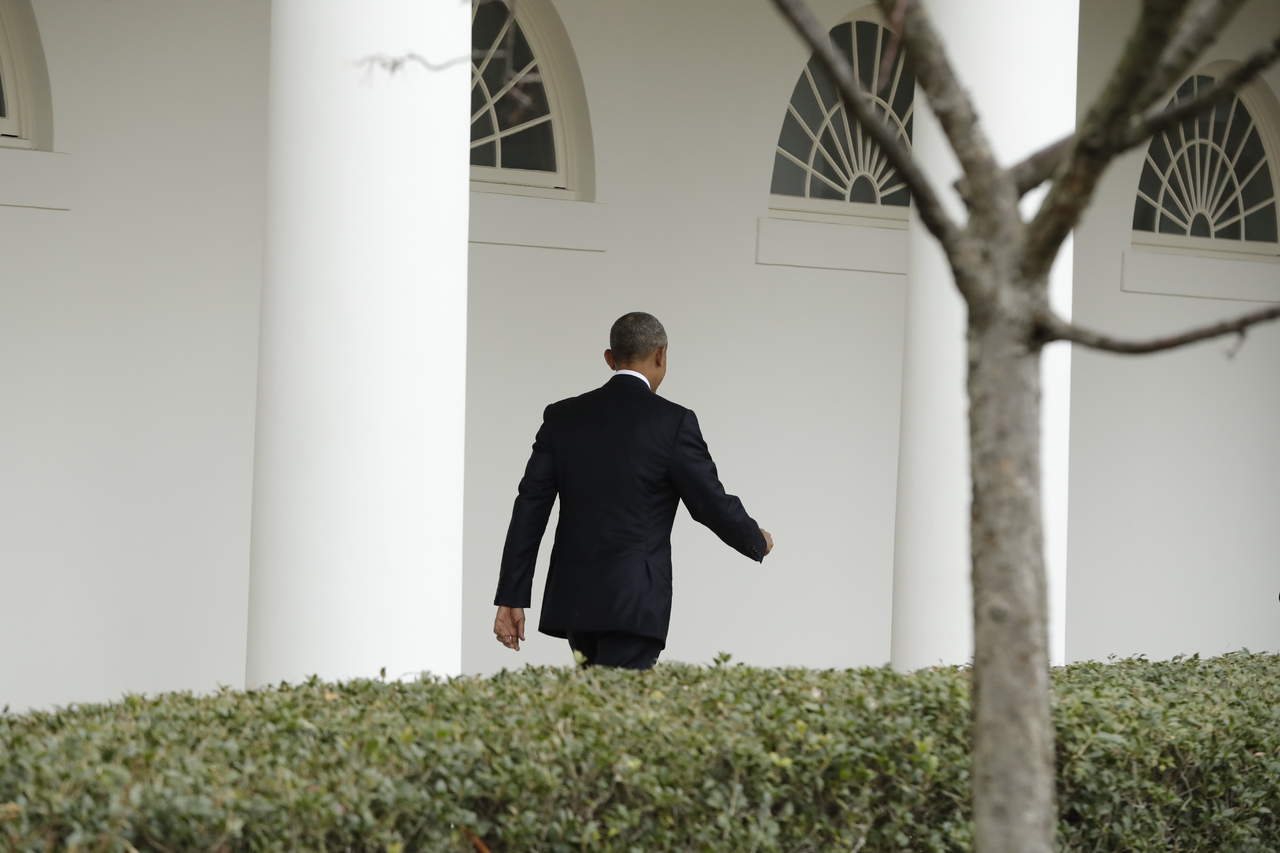 Al salir por última vez del Despacho Oval como presidente del país, Obama fue preguntado por los periodistas sobre sus últimas palabras a los estadounidenses y su respuesta fue: 'Gracias'. (AP)