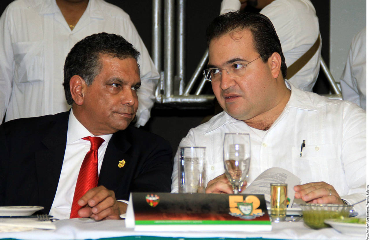 Cargo. Fidel Herrera (izq.) y Javier Duarte (der.) fueron denunciados por la adquisición de medicamentos apócrifos.