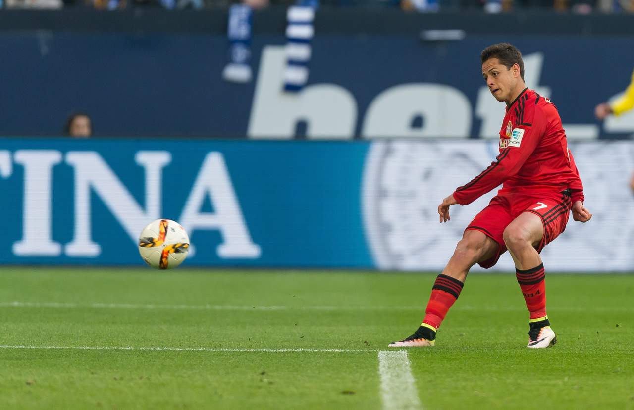 Javier Hernández buscará regresar a la senda del gol en la Bundesliga. (Archivo)