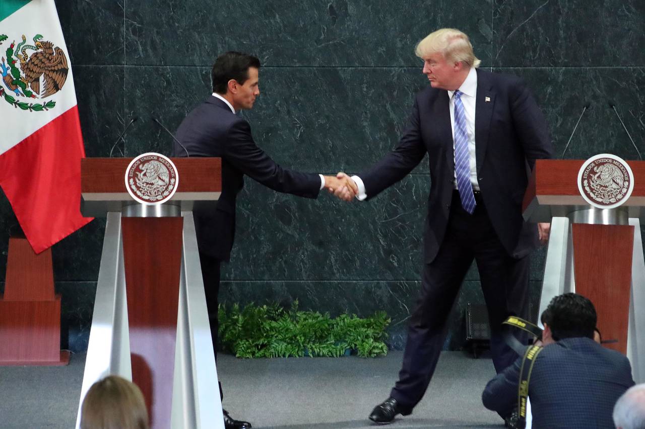 Frente a frente. Los presidentes Enrique Peña Nieto (Izq.) y Donald Trump se reunirán el 31 de enero, informó este sábado Sean Spicer, portavoz de la Casa Blanca.
