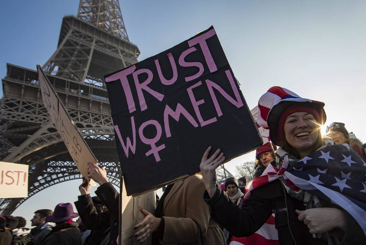 Sin fronteras. En París, como en otras ciudades de Europa, miles de mujeres protestaron contra Trump.