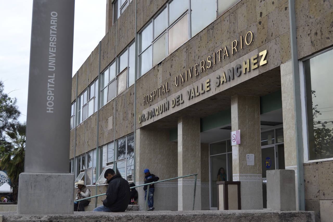Cierran puertas. Hospital Universitario y Hospital Infantil no reciben a pacientes del Seguro Popular de Durango. (EL SIGLO DE TORREÓN) 