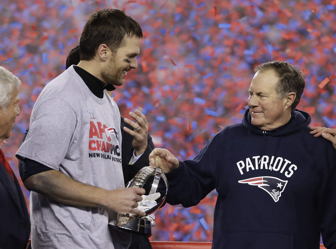 Tom Brady y Bill Belichick jugarán su séptimo Super Bowl. (AP)