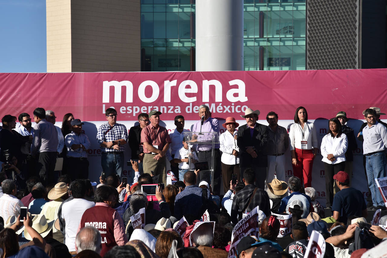 Encuentro. El dirigente de Morena cerró ayer su gira ante un grupo no mayor a mil simpatizantes. (Iván Corpus)
