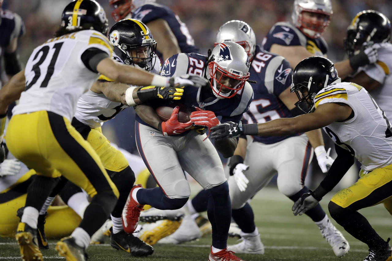 El corredor LeGarrette Blount consiguió un touchdown en la paliza de los
Patriots sobre los Steelers. (AP)