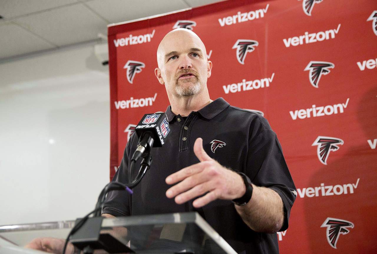 Dan Quinn, entrenador en jefe de los Falcons de Atlanta. (AP)